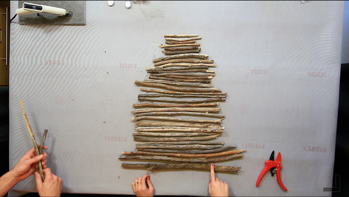 Tự làm "cây thông" trang trí Noel cực chất chỉ với 150.000 đồng