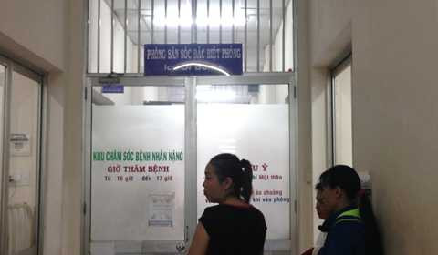 Nạn nhân được theo dõi trong phòng săn sóc đặc biệt