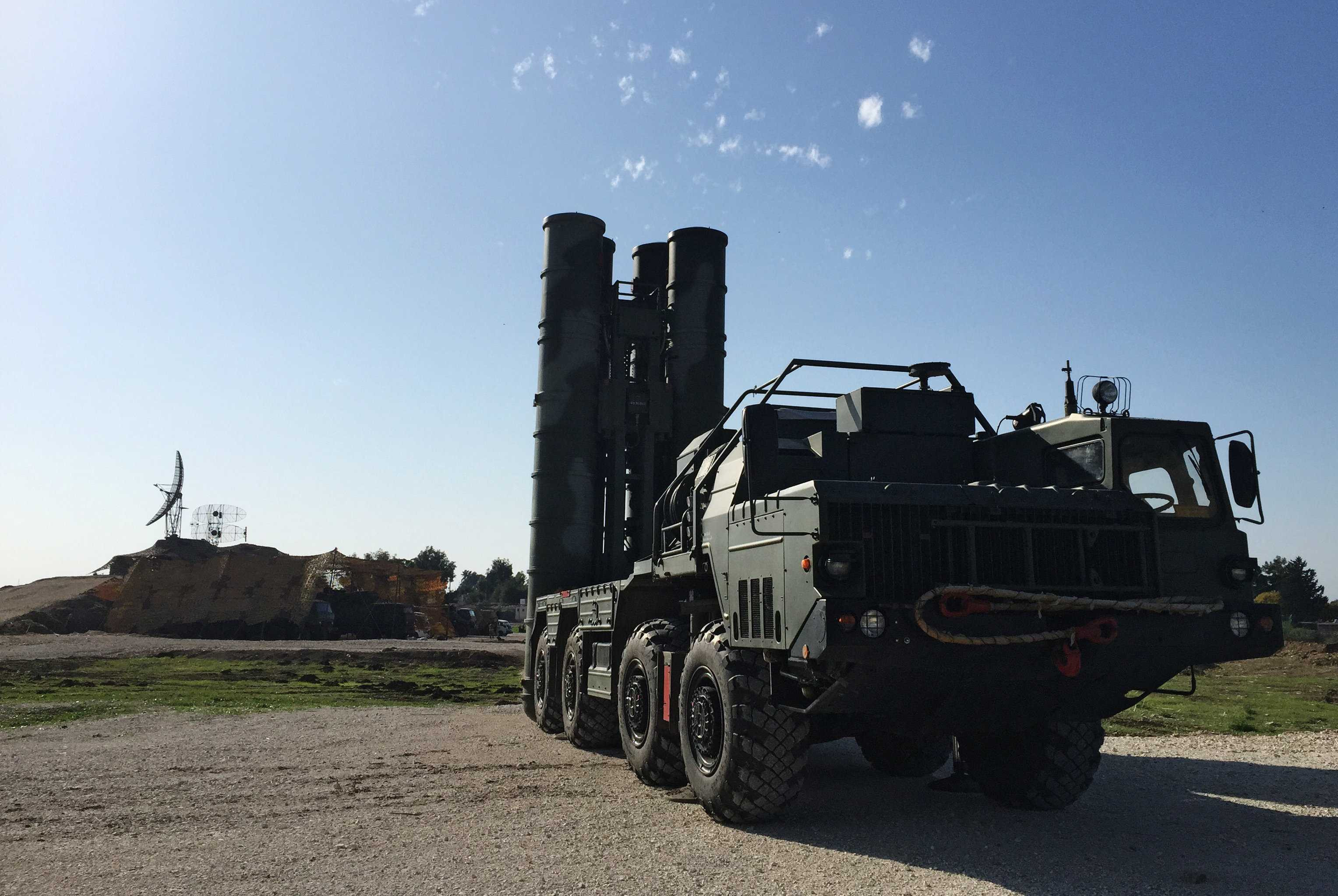 Tên lửa phòng không S-400 của Nga