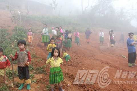 San đất làm nhà ở bản Tốc Tát Trên San đất làm nhà ở bản Tốc Tát Trên