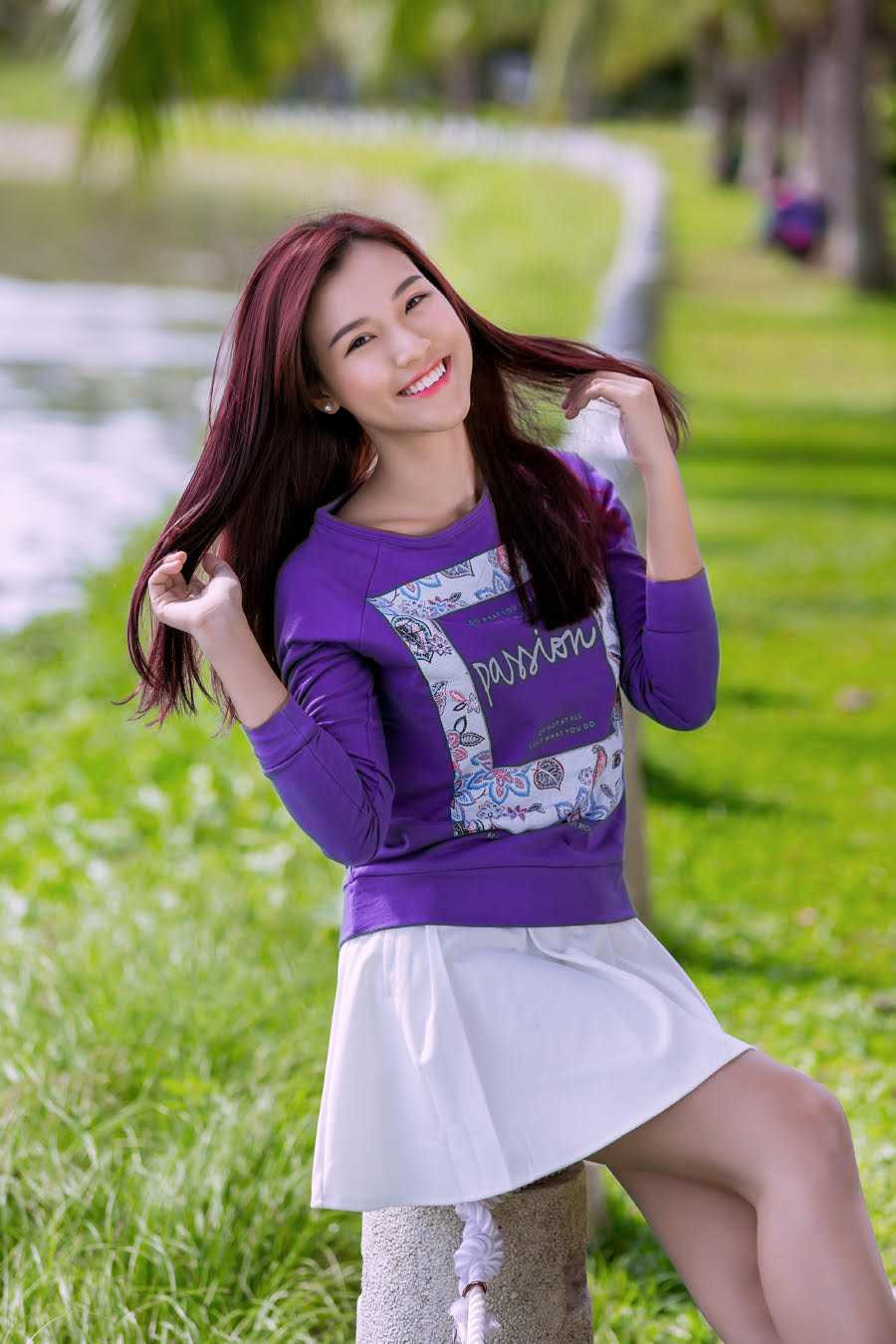 Theo Hoàng Oanh, mái tóc dài óng mượt giúp cô thêm tự tin khi bước ra ngoài vì không mất thời gian tạo kiểu cũng đủ để lại ấn tượng với người đối diện bằng vẻ nữ tính, dễ thương.