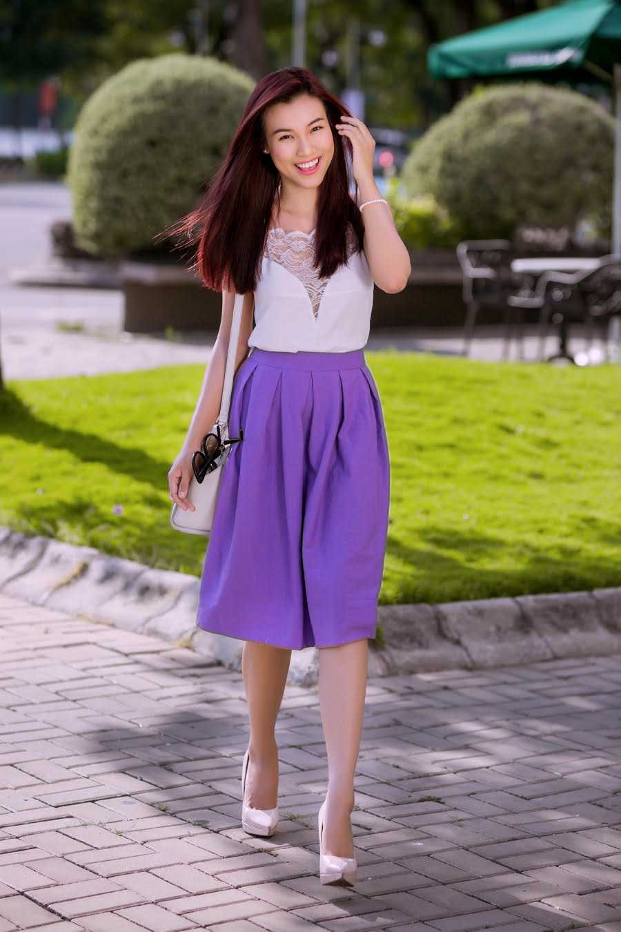  Cô cũng là người đoạt giải Thí sinh có mái tóc đẹp nhất. Hoàng Oanh bật mí, bí quyết giúp cô luôn có mái tóc óng mượt là nhờ chịu khó chăm sóc bằng tinh chất bồ kết.