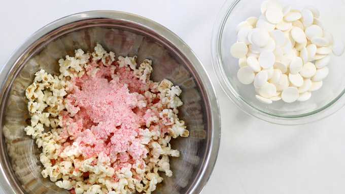 Nhắm mắt cũng làm được "kẹo cupcake" siêu cute cho ngày Giáng sinh