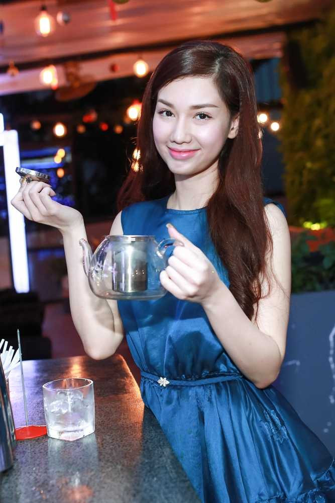 Quỳnh Chi "chịu chơi" bỏ 150 triệu mời 5000 khán giả xem phim