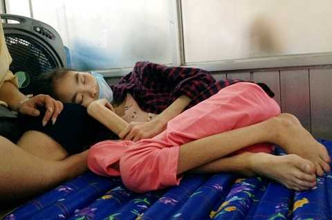 Tuyết Nhi nằm viện trong đợt điều trị vừa qua.