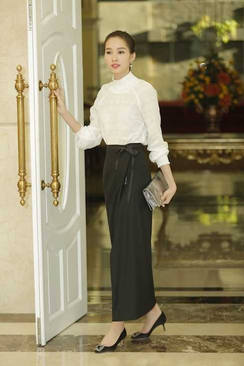 Đặng Thu Thảo sexy với áo voan xuyên thấu.