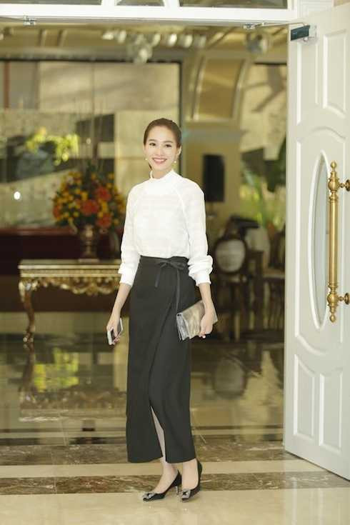 Đặng Thu Thảo sexy với áo voan xuyên thấu.