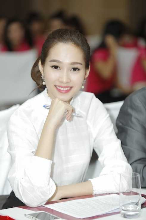 Đặng Thu Thảo sexy với áo voan xuyên thấu. 3