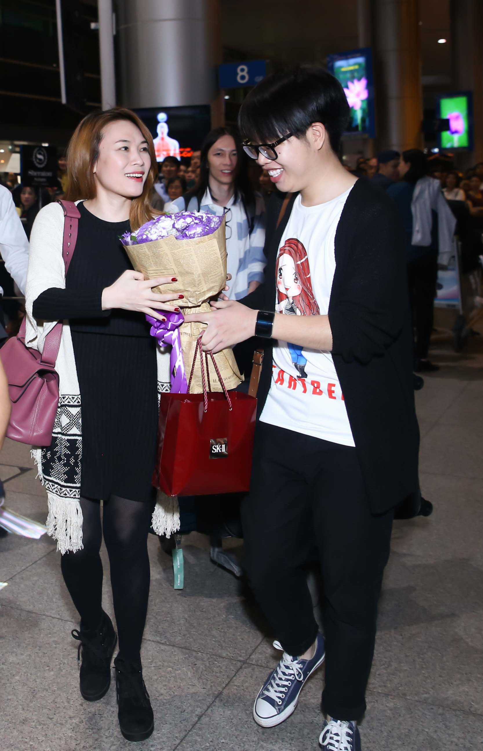 Mỹ Tâm bất ngờ được học trò cưng ra sân bay đón