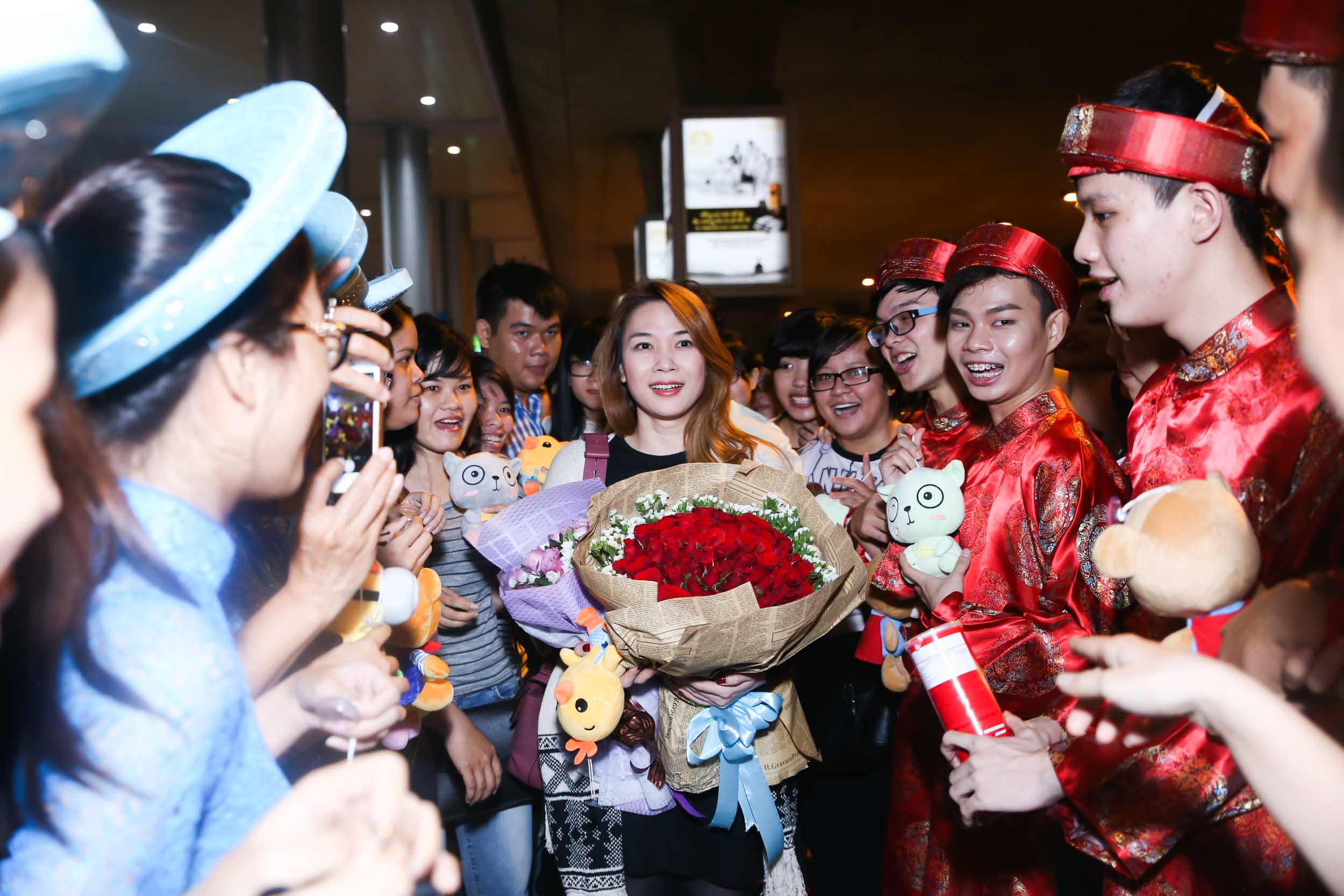 Mỹ Tâm bất ngờ được học trò cưng ra sân bay đón