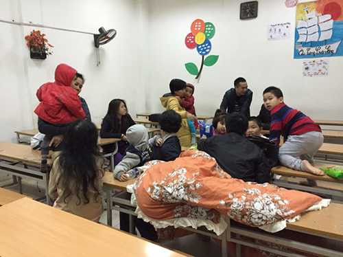 Người dân di tán sang chỗ ở tạm - Ảnh: Minh Quang Người dân di tán sang chỗ ở tạm - Ảnh: Minh Quang