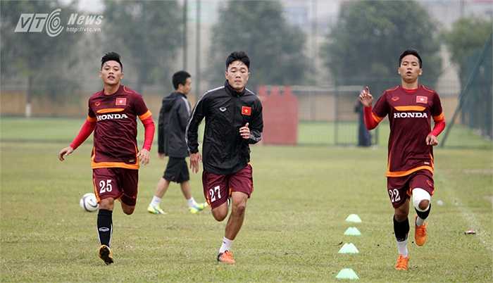 Xuân Trường được triệu tập lên U23 Việt Nam để tạm thế chỗ Tuấn Anh. Tiếc rằng, khi Tuấn Anh trở lại từ Nhật, Xuân Trường vẫn phải cần mẫn tập bổ trợ bên ngoài