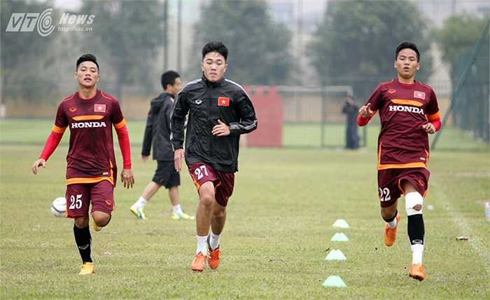 Xuân Trường từng mất 4 tháng dưỡng thương mùa trước. Liệu tiền vệ HAGL có đủ sức vượt qua nỗi ám ảnh hiện thời để lên chuyến tàu cuối tới Qatar dự U23 Châu Á năm sau? (Ảnh: Hà Thành)