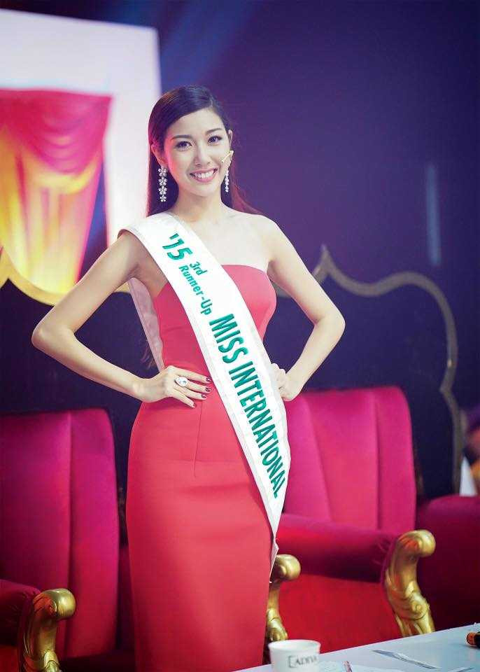 Á hậu Thuý Vân bênh vực Phạm Hương giữa ồn ào 'bon chen' tại Miss Universe