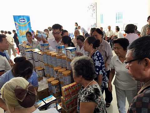 Người cao tuổi rất quan tâm đến các sản phẩm dinh dưỡng đặc biệt của Vinamilk Người cao tuổi rất quan tâm đến các sản phẩm dinh dưỡng đặc biệt của Vinamilk