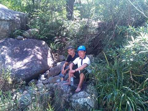 Trưởng Công an xã Bo Bo Bi trong chuyến đi thực tế ở rừng Trưởng Công an xã Bo Bo Bi trong chuyến đi thực tế ở rừng