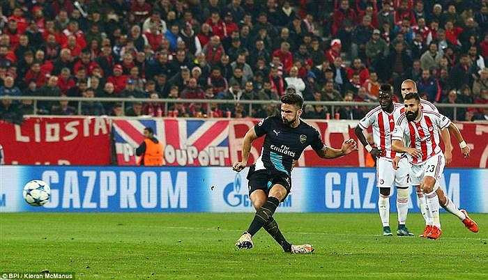 Và Oliver Giroud đã hoàn tất rất tốt vai trò chân sút chủ lực trên hàng công