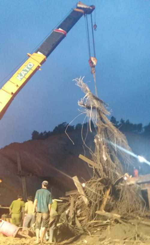 17h, đại diện đơn vị thi công cam kết không còn nạn nhân bị vùi lấp dưới đống đổ nát. Song việc đào bới hiện trường vẫn được tiến hành.