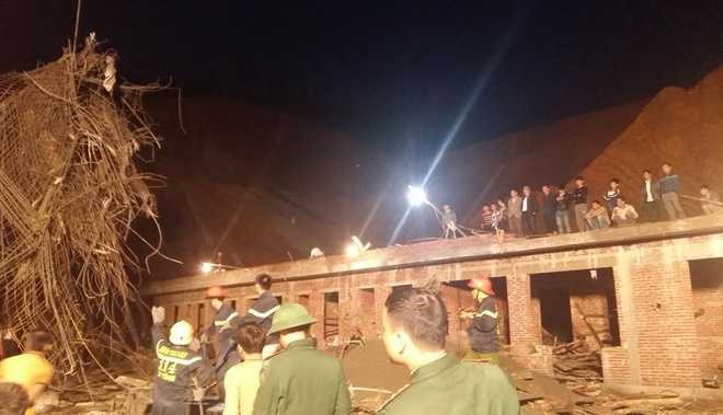 Đại tá Bùi Đình Quang - Phó giám đốc Công an tỉnh - cho hay bước đầu xác định đây là vụ tai nạn lao động. Cơ quan điều tra sẽ chủ động vào cuộc nếu thấy có dấu hiệu hình sự.