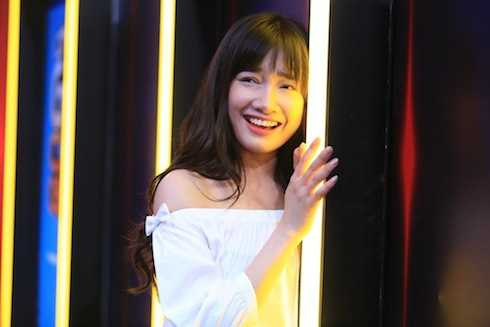 Nhã Phương bối rối khi biết Trường Giang là người sẽ tiếp đón mình trong căn phòng bí mật.