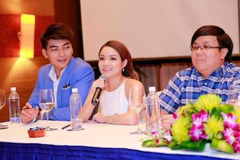  • Khương Ngọc trước nay được biết nhiều với vai trò một nam diễn viên có nghề của cả 3 lĩnh vực anh tham gia là sân khấu – truyền hình và điện ảnh. Bên cạnh đó, Khương Ngọc còn ghi dấu ấn ở mảng âm nhạc với hai vai trò ca sĩ và sáng tác ca khúc. Lần đầu tiên, ngồi ghế đạo diễn, Khương Ngọc cho biết anh cũng hồi hộp và lo lắng nhưng vốn có máu liều trong người nên Ngọc đã tự cho mình cơ hội để ước mơ thành sự thật. Ngọc chia sẻ, trong quãng thời gian làm phim nhiều năm qua, anh đã có cơ hội gặp gỡ - làm việc với những đạo diễn hàng đầu Việt Nam là Charlie Nguyễn; Victor Vũ; Stephan Gauger; v.v…và vô hình trung trong quá trình làm việc, với óc quan sát và nhãn lực của một người có nghề, Khương Ngọc tự tích lũy và chắt lọc để áp dụng những kinh nghiệm đó vào tác phẩm đầu tay anh đứng vai đạo diễn. Tất nhiên, cũng giống người đồng nghiệp Ngọc Hùng, Khương Ngọc từ chối bình luận về sự thành công và chất lượng sản phẩm bởi như thế là ý kiến chủ quan. Ngọc chỉ nói rằng, anh không thể hài lòng hơn về tác phẩm này bởi nó đã được thực hiện bằng sự tâm huyết và điều kiện tốt nhất có thể của cả ê-kíp cũng như cá nhân Khương Ngọc. Cá nhân Khương Ngọc cũng khẳng định anh thích thú với sự tự nhiên, hồn nhiên trong công tác chỉ đạo hiện trường bên cạnh những kinh nghiệm đã học hỏi được từ các đạo diễn đi trước. Khương Ngọc cũng có kế hoạch học về đạo diễn nhưng anh chưa dám chia sẻ nhiều về dự định này. 