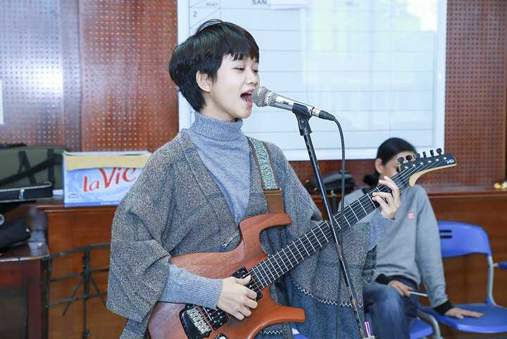 Tiết lộ về sân khấu năm nay Tùng Dương cho biết cũng sẽ tiếp tục gây bất ngờ với khán giả. Tôi rất vui vì vé đã được bán hết trước đêm diễn một tuần và điều này chính là động lực để tôi có thể có nhiều hứng khởi tập luyện kỹ càng cho hai đêm thăng hoa cùng với khán giả.