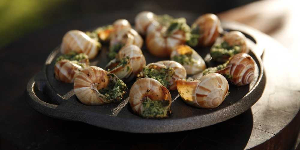 Tuyệt chiêu để có "ngực tấn công, hông quả táo" tự tin đón Tết