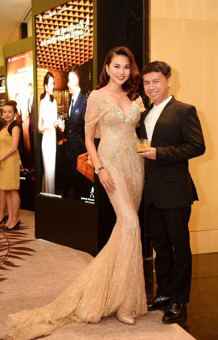 Bình Minh cũng có dịp hội ngộ người em thân thiết Thanh Hằng. Cô “sánh đôi” cùng người bạn tri kỉ Tạ Nguyên Phúc – cũng là người đã hỗ trợ, định hướng cho cô những bước đầu tiên khi mới vào nghề