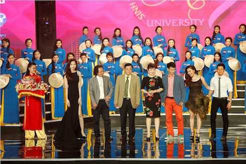 Các nữ sinh Việt Nam trong cuộc thi khoe sắc.