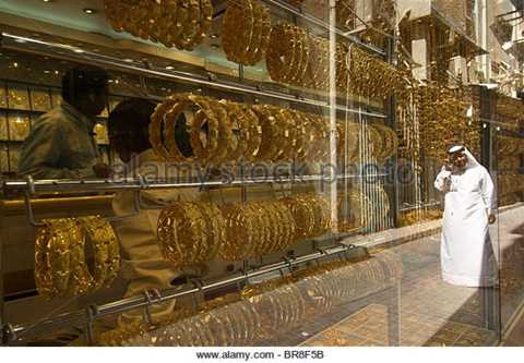 Một kinh nghiệm nhiều người vẫn truyền tai nhau đó là lựa chọn những đồ trang sức làm bằng máy sẽ rẻ hơn so với những đồ làm thủ công 