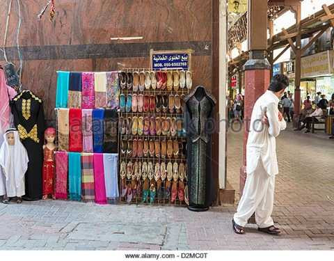 Lượng khách đến với Gold Souk khá đông vào nhiều thời điểm trong ngày. Khách hàng thường có những sự mặc cả đối với giá bán của các sản phẩm ở đây