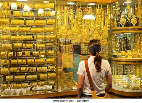 Khu chợ này vô cùng rộng lớn và có tới 300 gian hàng 