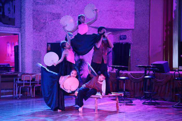 Sắc màu tuổi thơ