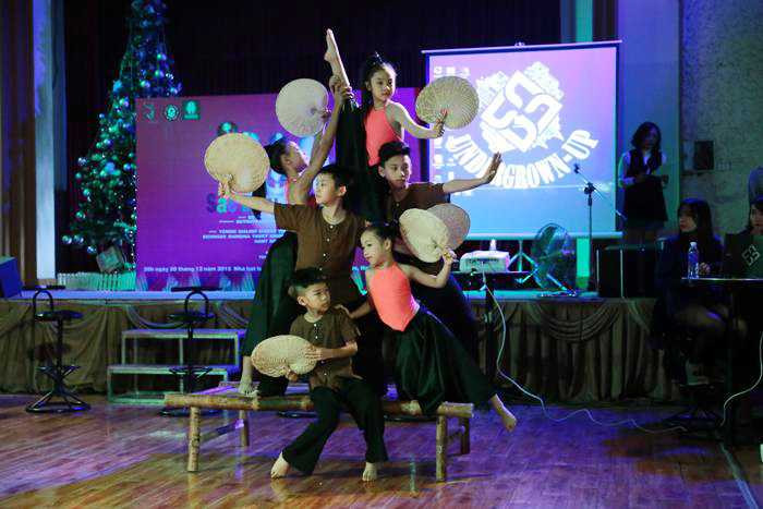 Sắc màu tuổi thơ