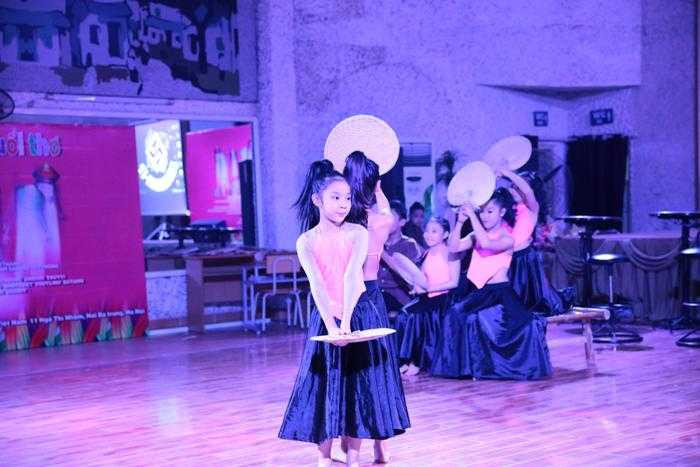 Sắc màu tuổi thơ