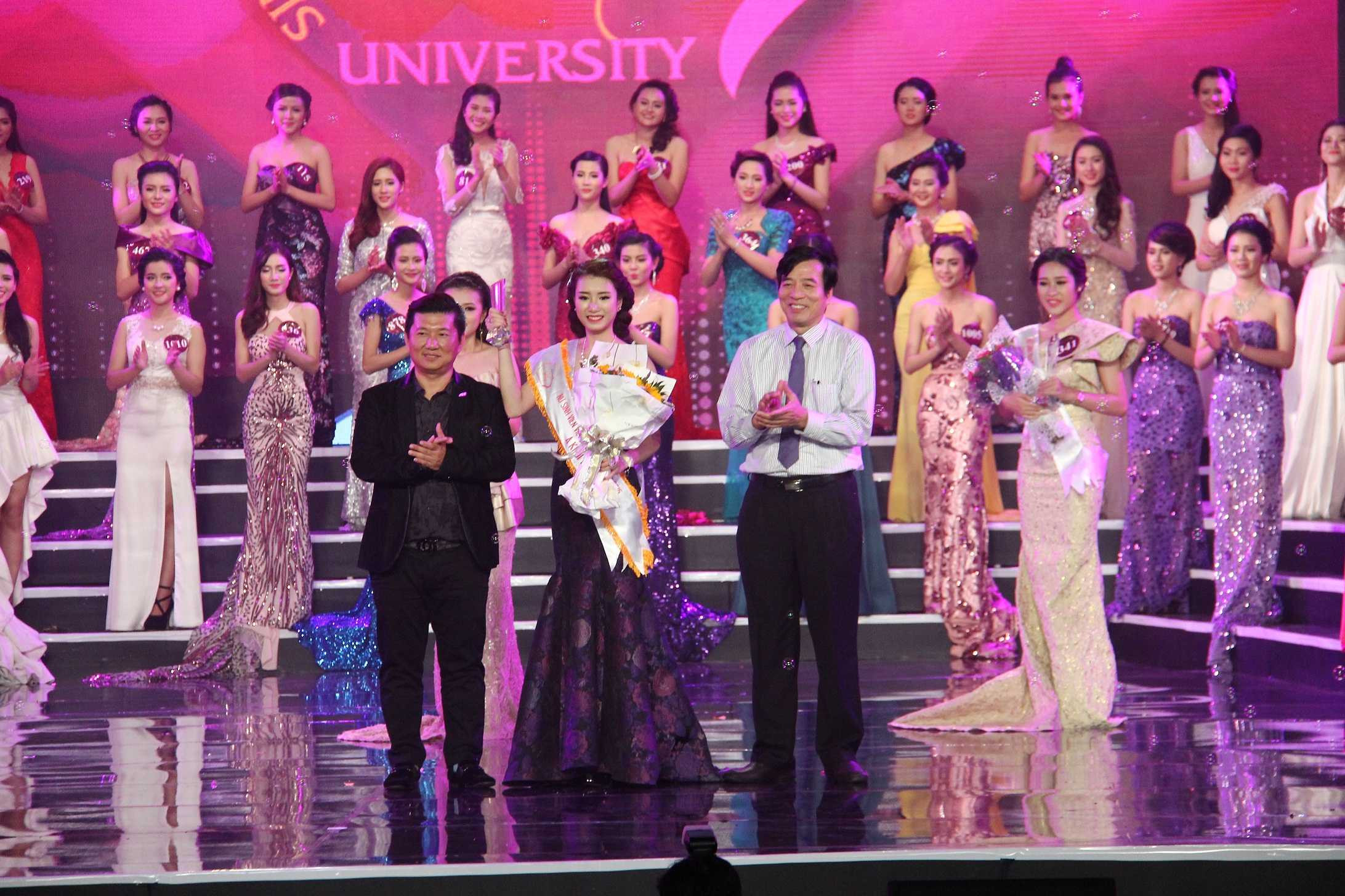 Nữ sinh viên Việt Nam duyên dáng 2015