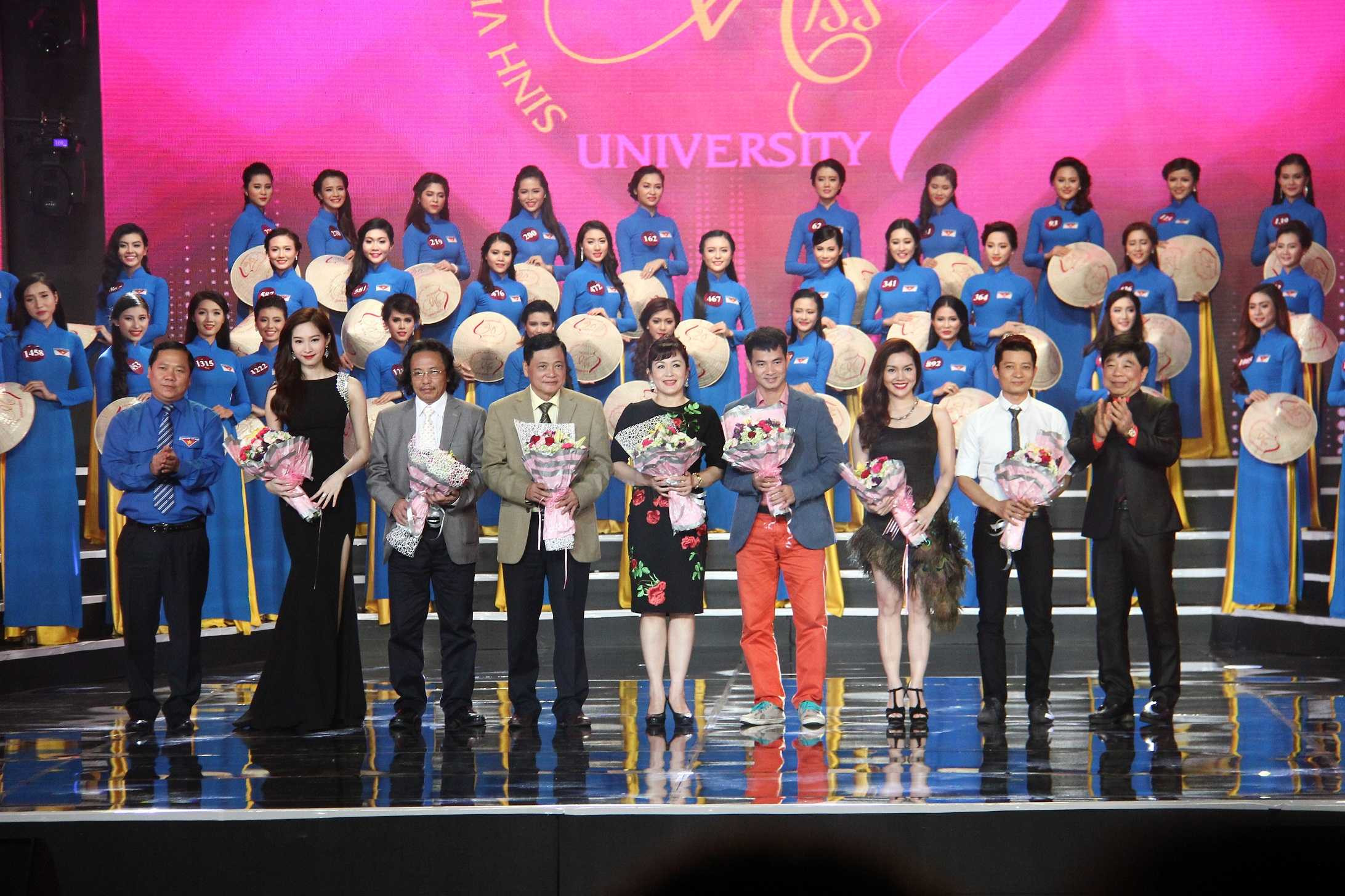 Nữ sinh viên Việt Nam duyên dáng 2015