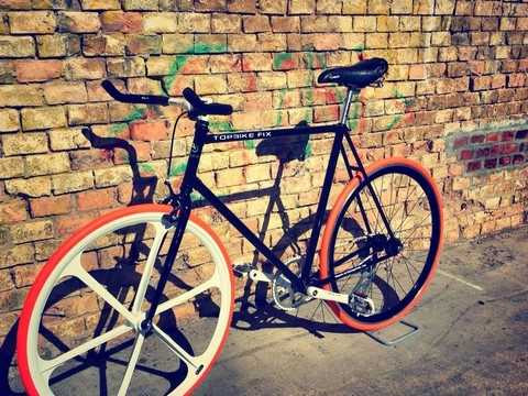 Topbike Fix khung phát quang cực ấn tượng khi đi trời tối được giảm 200.000 đồng và 9 phụ kiện Topbike Fix khung phát quang cực ấn tượng khi đi trời tối được giảm 200.000 đồng và 9 phụ kiện