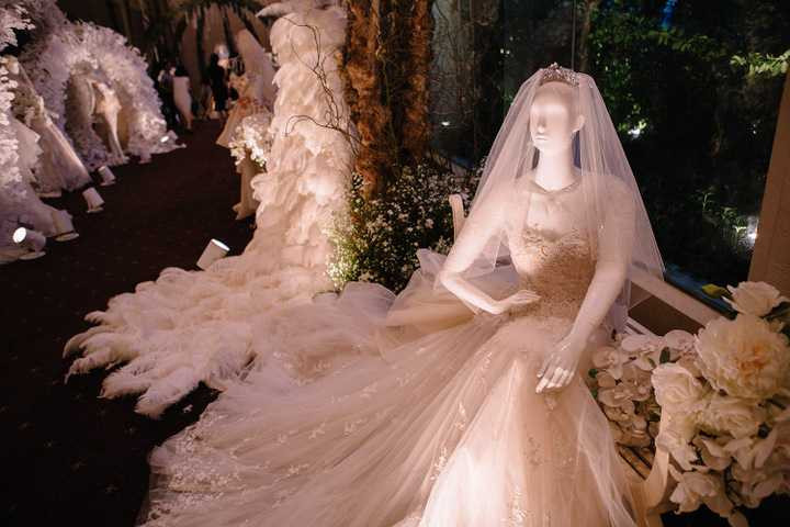 Được thiết kế theo phong cách tinh tế và sang trọng của Pháp, “Fairytale” sẽ giúp ngày cưới của các cô dâu, chú rễ trở thành một câu chuyện thần tiên đầy ý nghĩa, đánh dấu son bắt đầu cuộc sống hôn nhân hạnh phúc.