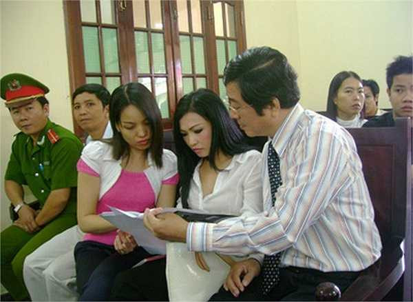 Được coi là vụ kiện đối đầu trực diện đầu tiên giữa nghệ sĩ và nhà báo nên sự việc Phương Thanh kiện blogger Lê Nguyễn Hương Trà hay còn được biết tới là Cô gái Đồ Long được dư luận đặc biệt quan tâm.