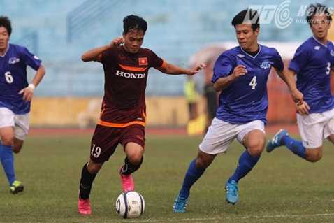 Văn Toàn được bố trí đá lệch phải trận này