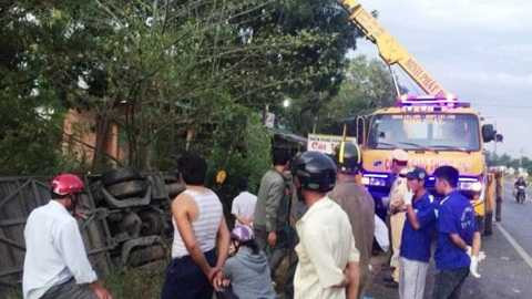 Xe khách Phương Trang rơi xuống hố, nữ hành khách chết thảm