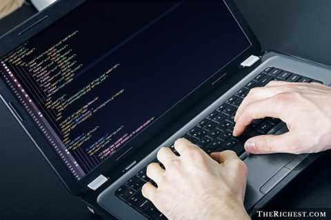 Công nghệ thông tin đang là ngành cực kỳ hot hiện nay với việc các ứng dụng khoa học, công nghệ ngày một phát triển. Nghề này cần được cập nhật liên tục về mặt kiến thức và không khó hiểu vì sao những lập trình viên luôn phải ôm máy tính của mình để rèn luyện kiến thức 