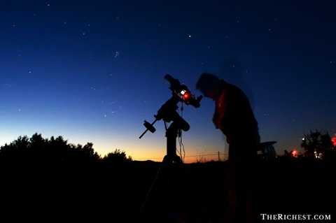 Nhà thiên văn học. Những hiểu biết về thiên văn học, vũ trụ, các hành tinh của con người là vô cùng hạn chế. Tuy nhiên, để học được những kiến thức này cũng mất tương đối nhiều thời gian. Bên cạnh đó, những nhà thiên văn học khi nghiên cứu về vũ trụ cũng gặp rất nhiều khó khăn và phải thường xuyên cập nhật những thông <a href='https://vtcnews.vn/' >tin mới nhất</a> 