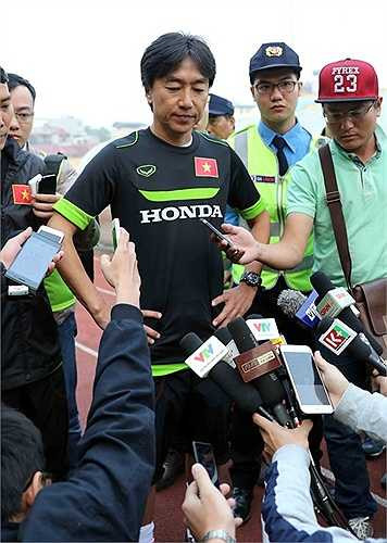 HLV Miura cũng tỏ ý phàn nàn vì mặt sân khá xấu khiến cầu thủ bị ảnh hưởng