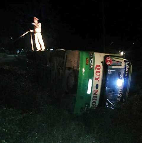 Lực lượng CSGT kiểm tra hiện trường 