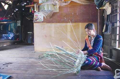 Phụ nữ Vân Kiều.