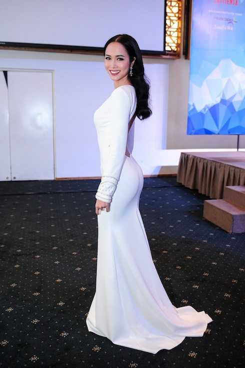 Chiếc đầm giúp Vũ Ngọc Anh khoe vòng ba căng tràn.