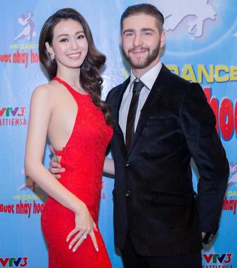 Khánh My và bạn nhảy.