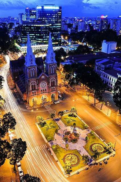 12 điểm check-in lí tưởng ở Sài Gòn và Hà Nội mùa Giáng sinh